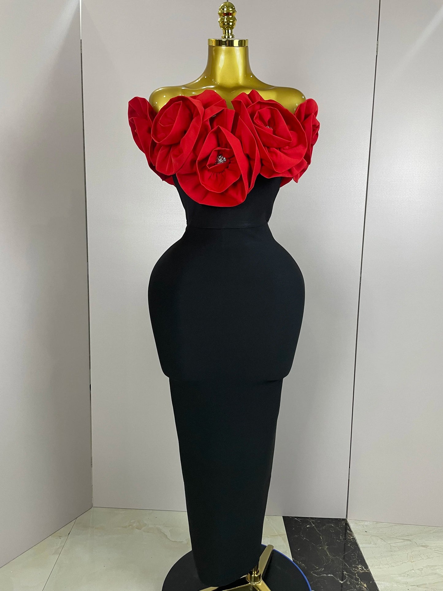 Robe Longue Fleur Élégance – Ornements 3D & Glamour Haute Couture