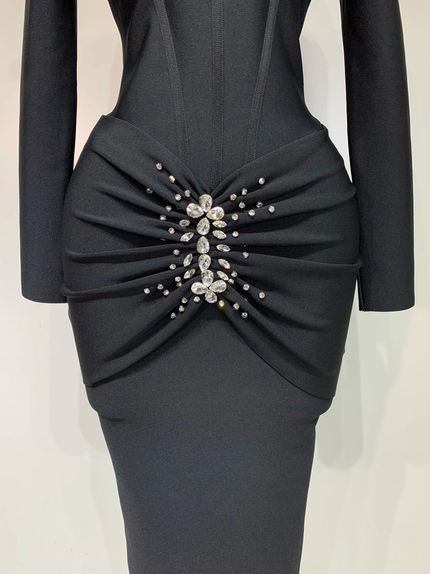 Robe Bandage Noire Éclat de Nuit – Chic & Élégance Cristalline