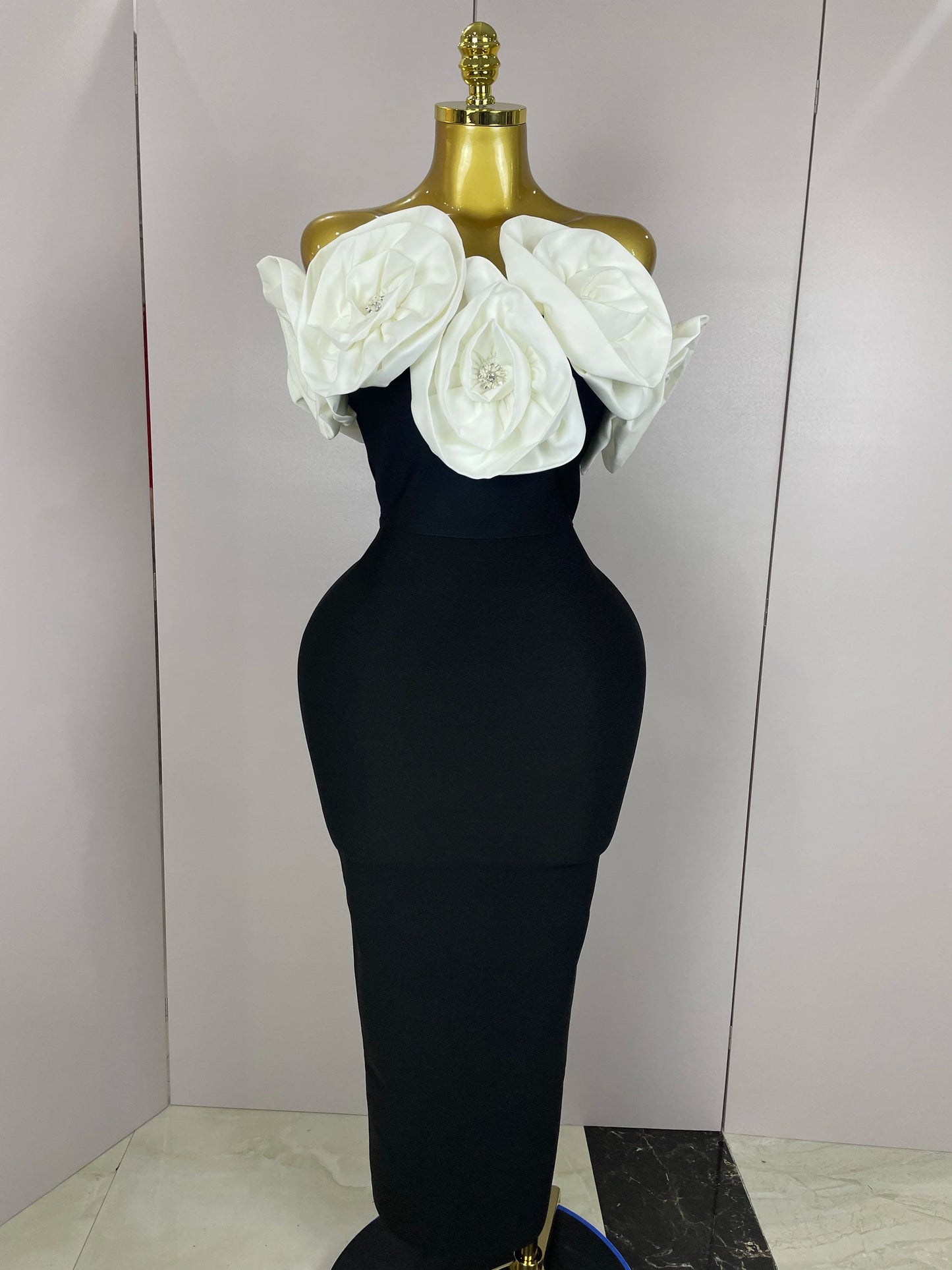 Robe Longue Fleur Élégance – Ornements 3D & Glamour Haute Couture