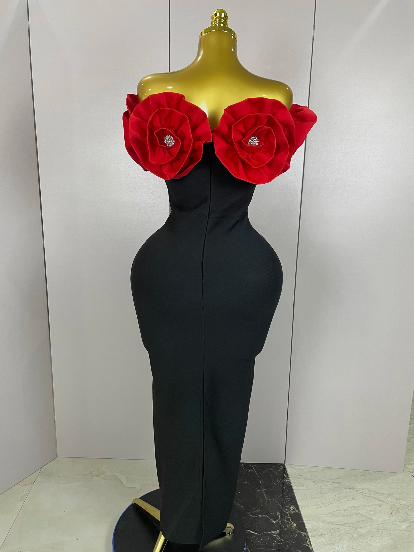 Robe Longue Fleur Élégance – Ornements 3D & Glamour Haute Couture