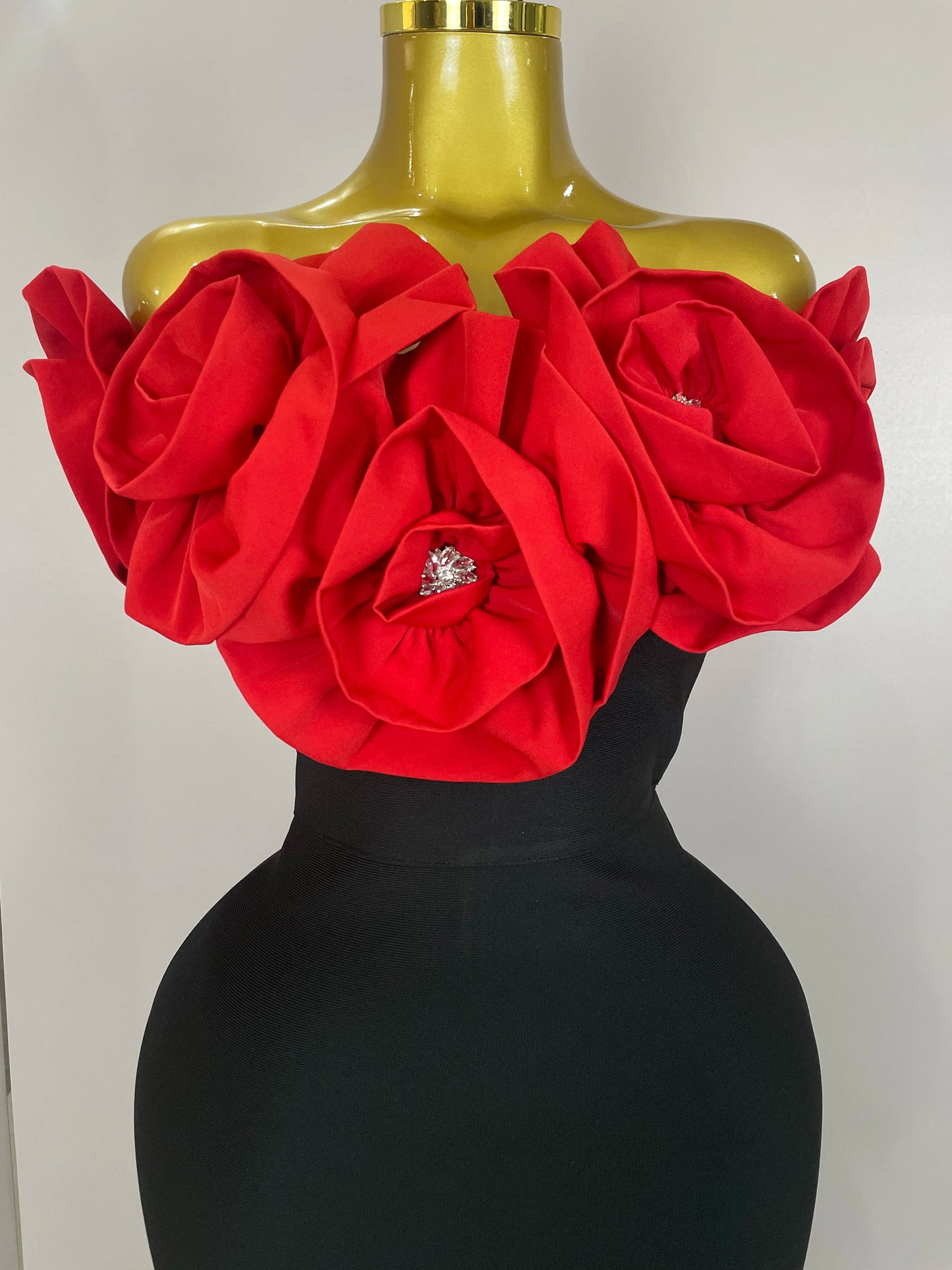 Robe Longue Fleur Élégance – Ornements 3D & Glamour Haute Couture
